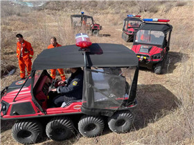 全地形车：USB 接口，防翻架，科考救援​